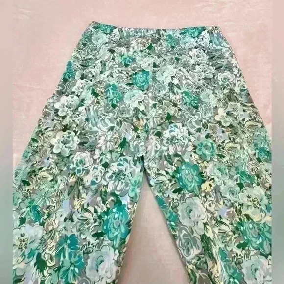 Gottex Yoga/active wear pants, M, length is 31” mid calf length, with 2 pockets - Picture 6 of 7